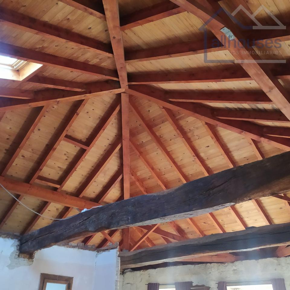 Techo de madera con travesaños